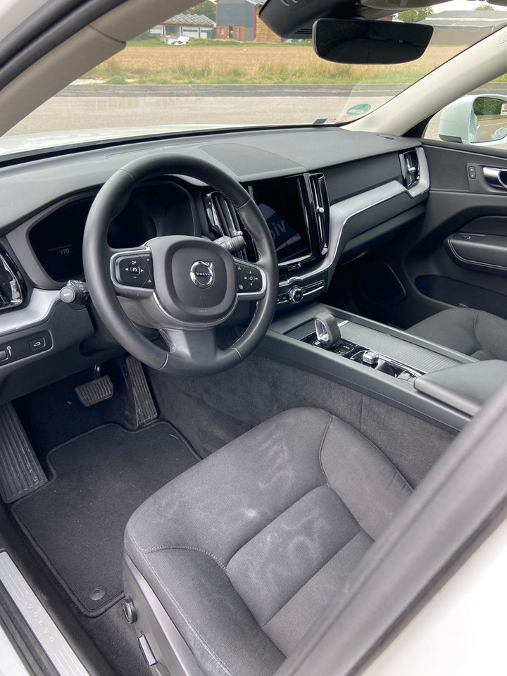 Volvo XC 60 XC60 Momentum Pro AWD - سيارة دفع رباعي: صورة 3 Volvo XC 60 XC60 Momentum Pro AWD - سيارة دفع رباعي: صورة 3