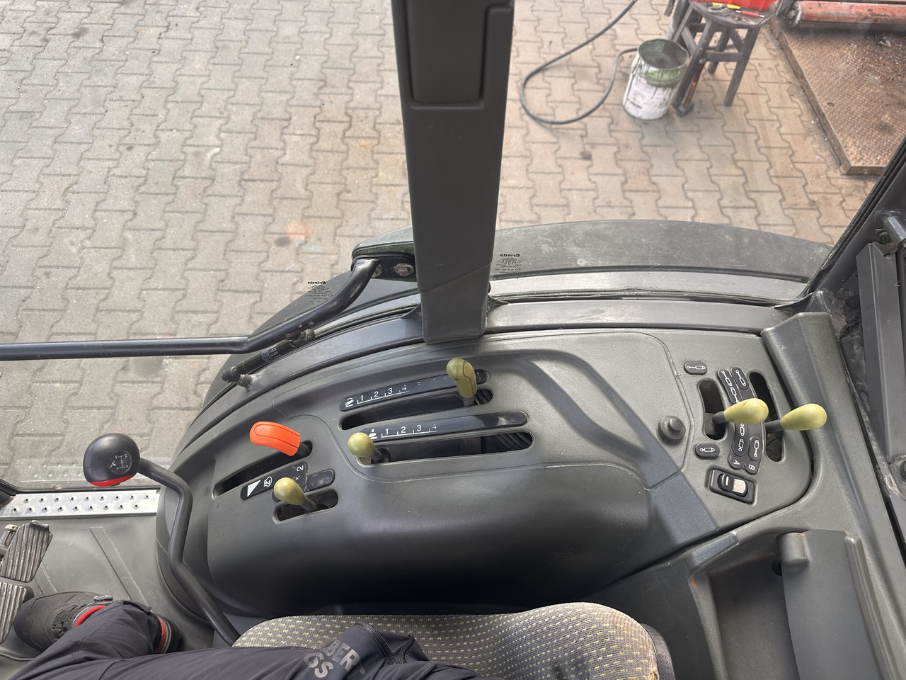 جرار CLAAS NECTIS 257F: صورة 9