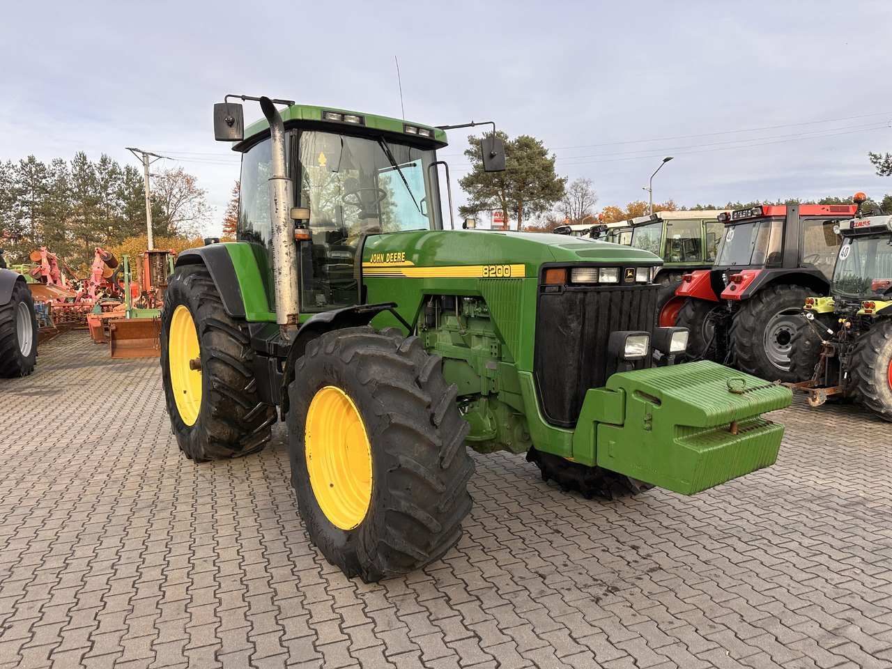 John Deere 8200 PowerShift 8.1 - جرار: صورة 1 John Deere 8200 PowerShift 8.1 - جرار: صورة 1