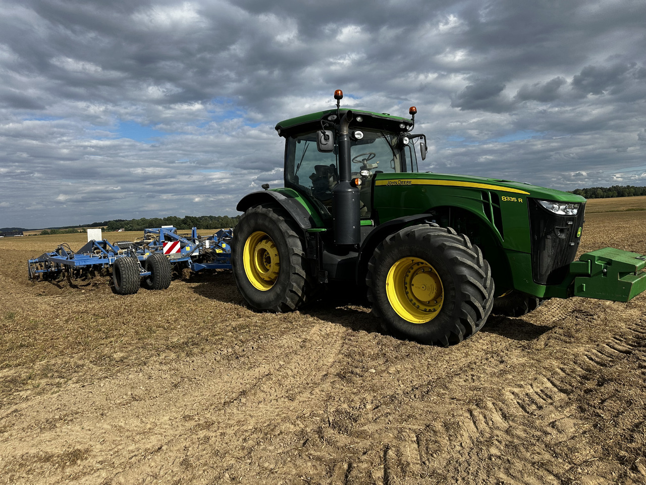John Deere 8335 R AutoPower 50 km/h 370 PS - جرار: صورة 2 John Deere 8335 R AutoPower 50 km/h 370 PS - جرار: صورة 2