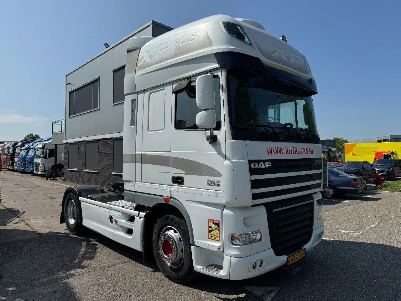 DAF XF 105.510 4X2 SKIRTS ADR RETARDER STANDKLIMA - وحدة جر: صورة 3 DAF XF 105.510 4X2 SKIRTS ADR RETARDER STANDKLIMA - وحدة جر: صورة 3