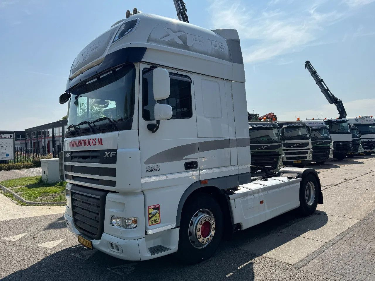 DAF XF 105.510 4X2 SKIRTS ADR RETARDER STANDKLIMA - وحدة جر: صورة 1 DAF XF 105.510 4X2 SKIRTS ADR RETARDER STANDKLIMA - وحدة جر: صورة 1