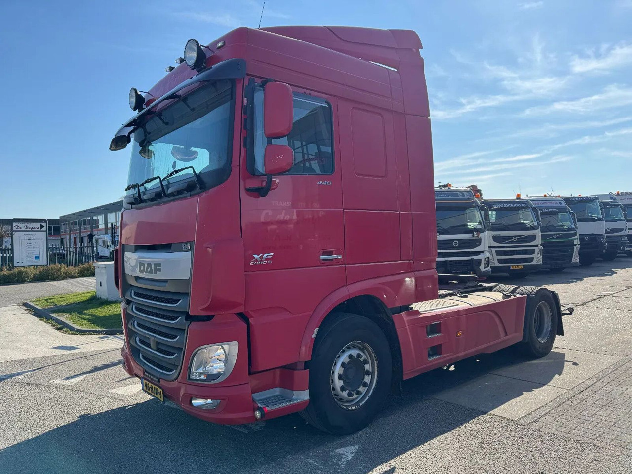 DAF XF 440 4X2 EURO 6 SKIRTS 2017 - وحدة جر: صورة 1 DAF XF 440 4X2 EURO 6 SKIRTS 2017 - وحدة جر: صورة 1
