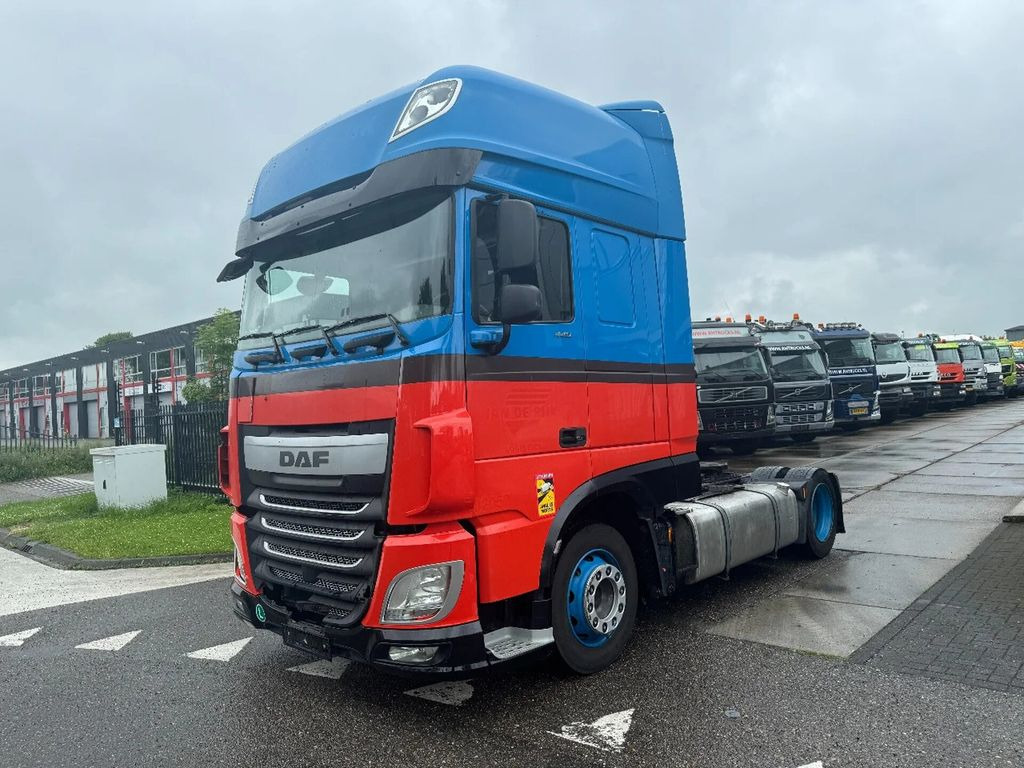 DAF XF 440 4X2 LOW DECK EURO 6 - وحدة جر: صورة 1 DAF XF 440 4X2 LOW DECK EURO 6 - وحدة جر: صورة 1