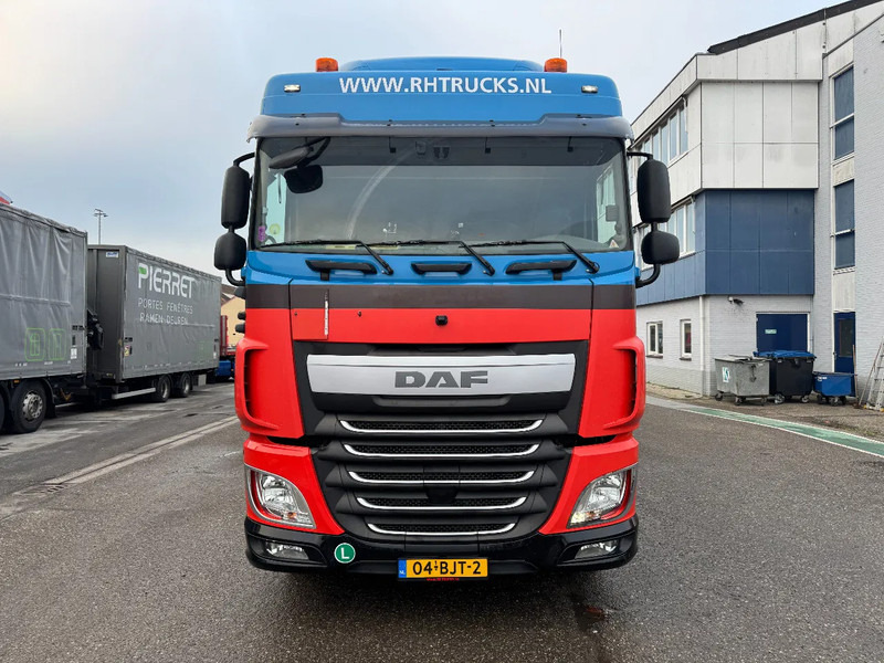 DAF XF 440 6X2 EURO 6 + HERTOGHS HANGER 2X BPW AXLE DHOLLANDIA 3000 KG - شاحنة ستارة: صورة 2 DAF XF 440 6X2 EURO 6 + HERTOGHS HANGER 2X BPW AXLE DHOLLANDIA 3000 KG - شاحنة ستارة: صورة 2