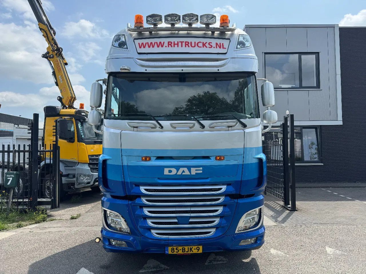 DAF XF 460 4X2 EURO 6 SKIRTS HYDRAULIC - وحدة جر: صورة 3 DAF XF 460 4X2 EURO 6 SKIRTS HYDRAULIC - وحدة جر: صورة 3