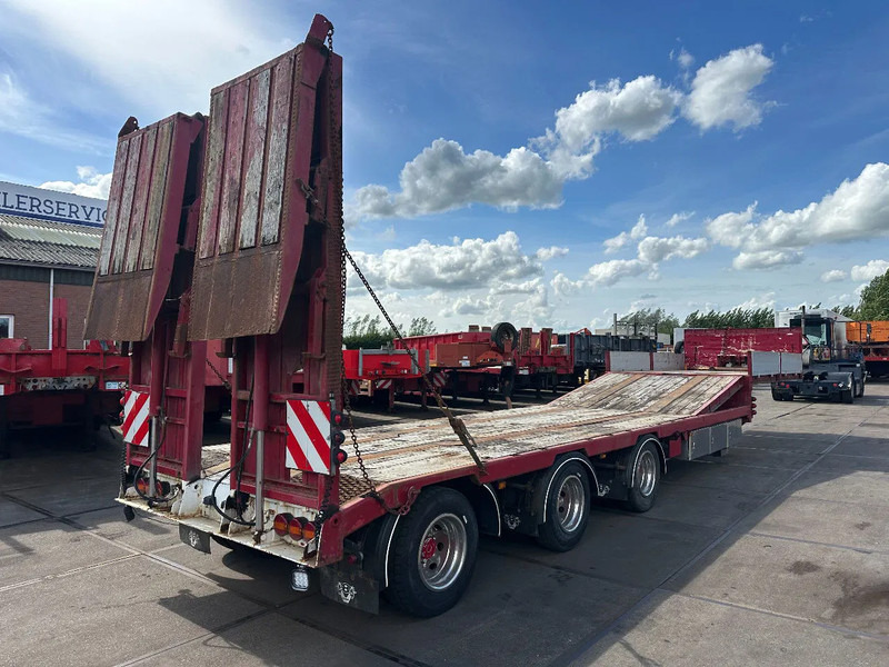Diversen LAST AXLE STEERING, REMOTE CONTROLE, DOUBLE HYDRAULIC RAMPS - عربة منخفضة مسطحة نصف مقطورة: صورة 2 Diversen LAST AXLE STEERING, REMOTE CONTROLE, DOUBLE HYDRAULIC RAMPS - عربة منخفضة مسطحة نصف مقطورة: صورة 2