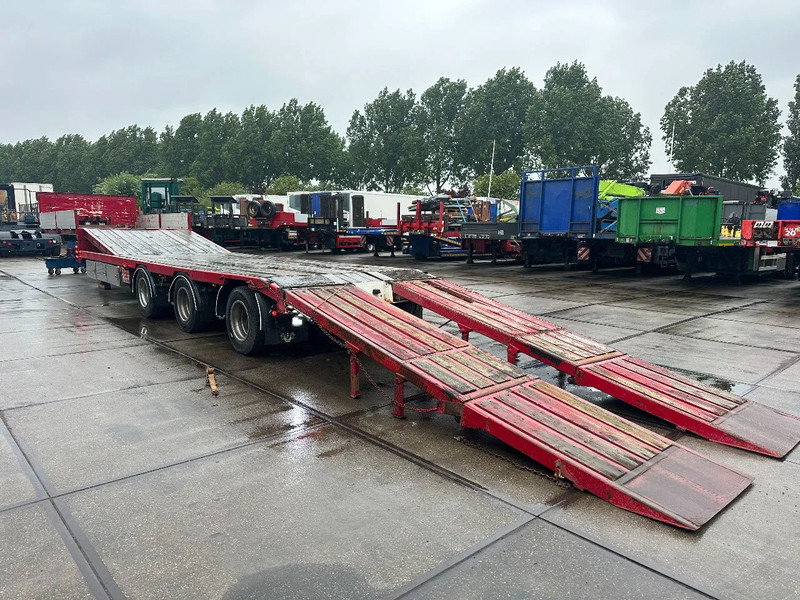 Diversen LAST AXLE STEERING, REMOTE CONTROLE, DOUBLE HYDRAULIC RAMPS - عربة منخفضة مسطحة نصف مقطورة: صورة 3 Diversen LAST AXLE STEERING, REMOTE CONTROLE, DOUBLE HYDRAULIC RAMPS - عربة منخفضة مسطحة نصف مقطورة: صورة 3
