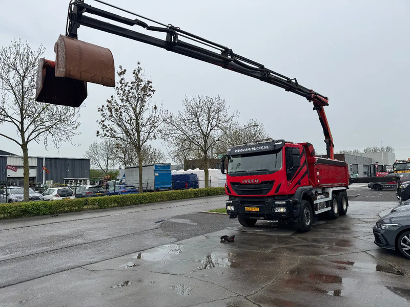 Iveco Trakker 500 6X4 EURO 6 KIPPER + PALFINGER PK18002 FULL STEEL - شاحنة قلاب, شاحنة كرين: صورة 1 Iveco Trakker 500 6X4 EURO 6 KIPPER + PALFINGER PK18002 FULL STEEL - شاحنة قلاب, شاحنة كرين: صورة 1