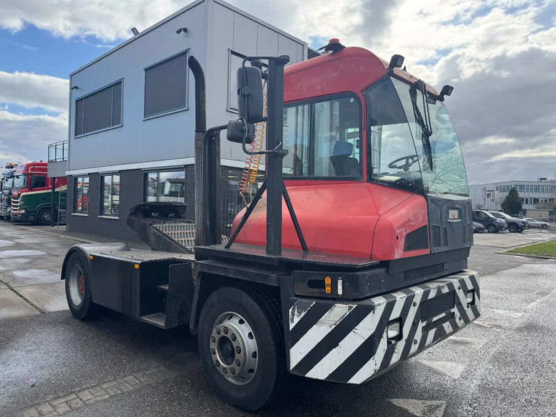 Kalmar TT612D 4X2 - جرار المحطة: صورة 3 Kalmar TT612D 4X2 - جرار المحطة: صورة 3