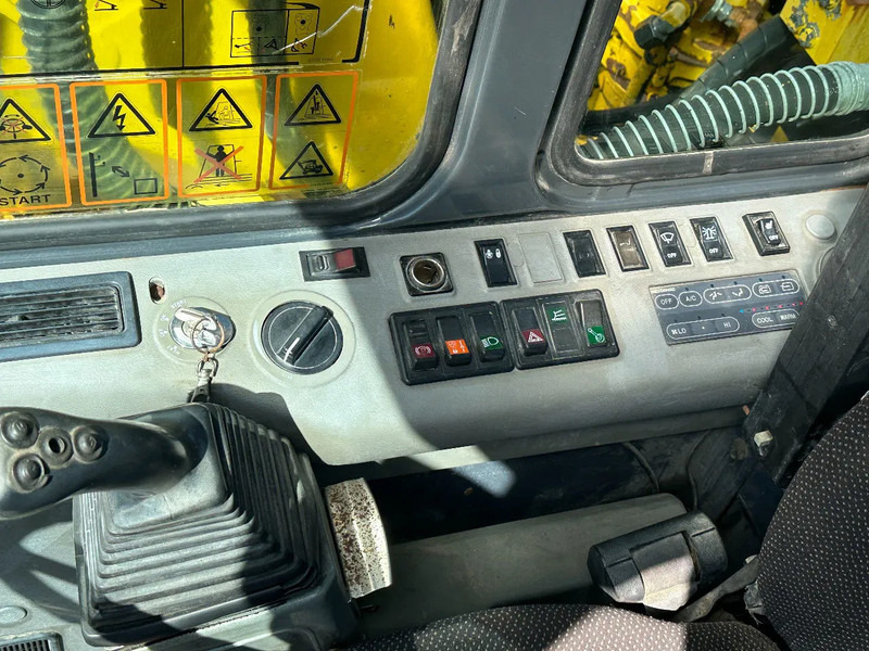 حفارة دولاب Komatsu PW150ES-6K CE: صورة 13