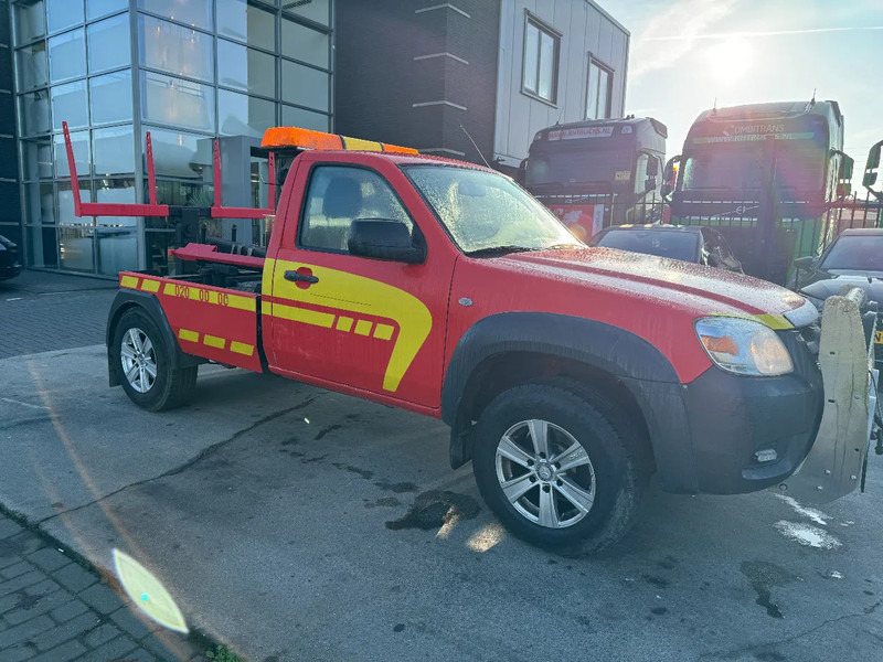 Mazda BT-50 4X4 + TOW TRUCK + DOUBLE WINCH + REMOTE - شاحنة التوصيل: صورة 3 Mazda BT-50 4X4 + TOW TRUCK + DOUBLE WINCH + REMOTE - شاحنة التوصيل: صورة 3