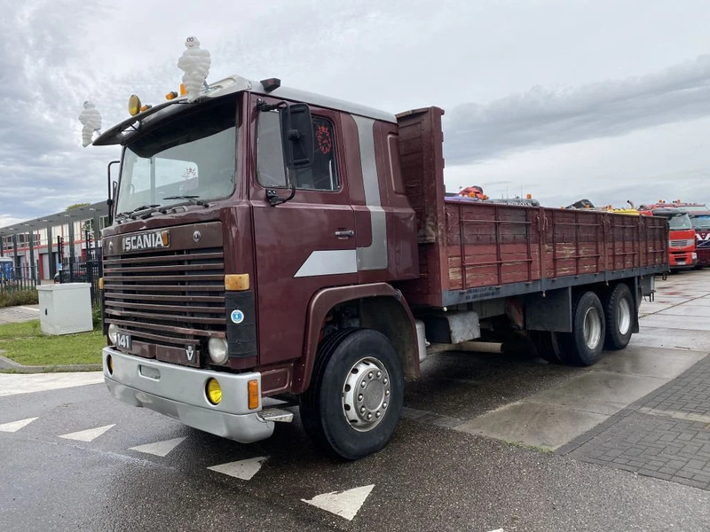 Scania LB141 V8 141 V8 - 6X2 - BOX 7,35 METER - شاحنات مسطحة: صورة 1 Scania LB141 V8 141 V8 - 6X2 - BOX 7,35 METER - شاحنات مسطحة: صورة 1