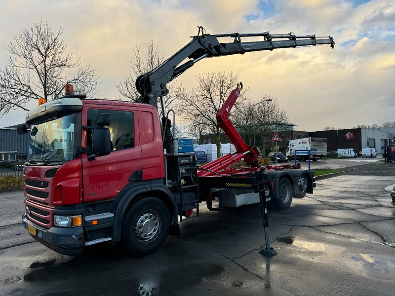 Scania P320 6X2 - EURO 6 + HIAB XS 144 HIPRO + REMOTE + HIAB HOOK + RETARDER - شاحنة ذات خطاف, شاحنة كرين: صورة 1 Scania P320 6X2 - EURO 6 + HIAB XS 144 HIPRO + REMOTE + HIAB HOOK + RETARDER - شاحنة ذات خطاف, شاحنة كرين: صورة 1