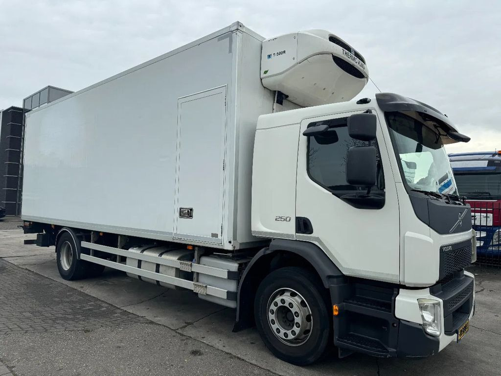 Volvo FE 250 4X2 - EURO 6 + THERMOKING T-500R + DHOLLA - شاحنة الفريزر: صورة 3 Volvo FE 250 4X2 - EURO 6 + THERMOKING T-500R + DHOLLA - شاحنة الفريزر: صورة 3