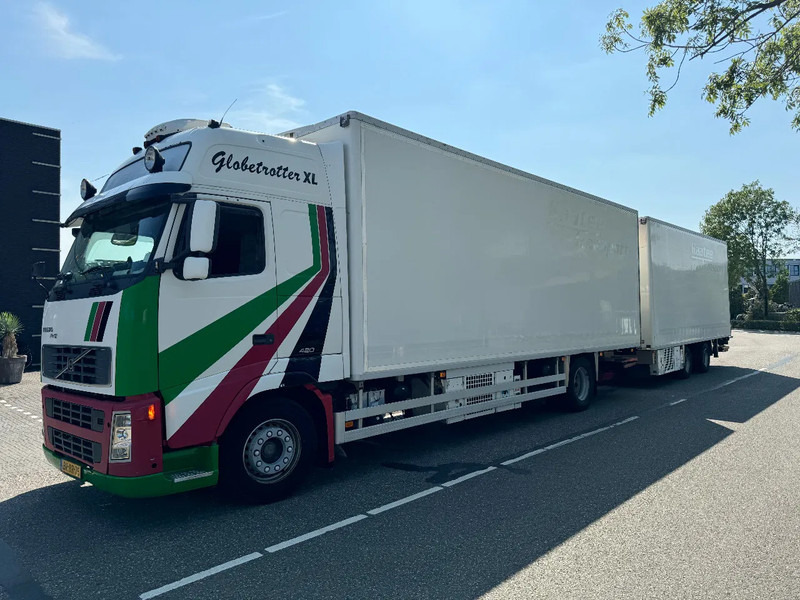 Volvo FH 12.420 4X2 EURO 3+ BURG HANGER + THERMO KING + DHOLLANDIA LIFT - شاحنة الفريزر: صورة 1 Volvo FH 12.420 4X2 EURO 3+ BURG HANGER + THERMO KING + DHOLLANDIA LIFT - شاحنة الفريزر: صورة 1