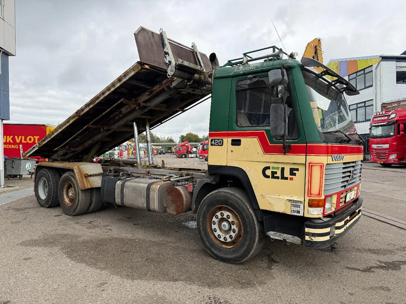 Volvo FL 12.420 6X2 MANUAL GEAR / FULL STEEL SUSP. / 10 TYRES / HUB REDUCT. + CABLELIFT TIPPER + CONTAINER FLATBED - شاحنة - نظام الكابلات: صورة 3 Volvo FL 12.420 6X2 MANUAL GEAR / FULL STEEL SUSP. / 10 TYRES / HUB REDUCT. + CABLELIFT TIPPER + CONTAINER FLATBED - شاحنة - نظام الكابلات: صورة 3