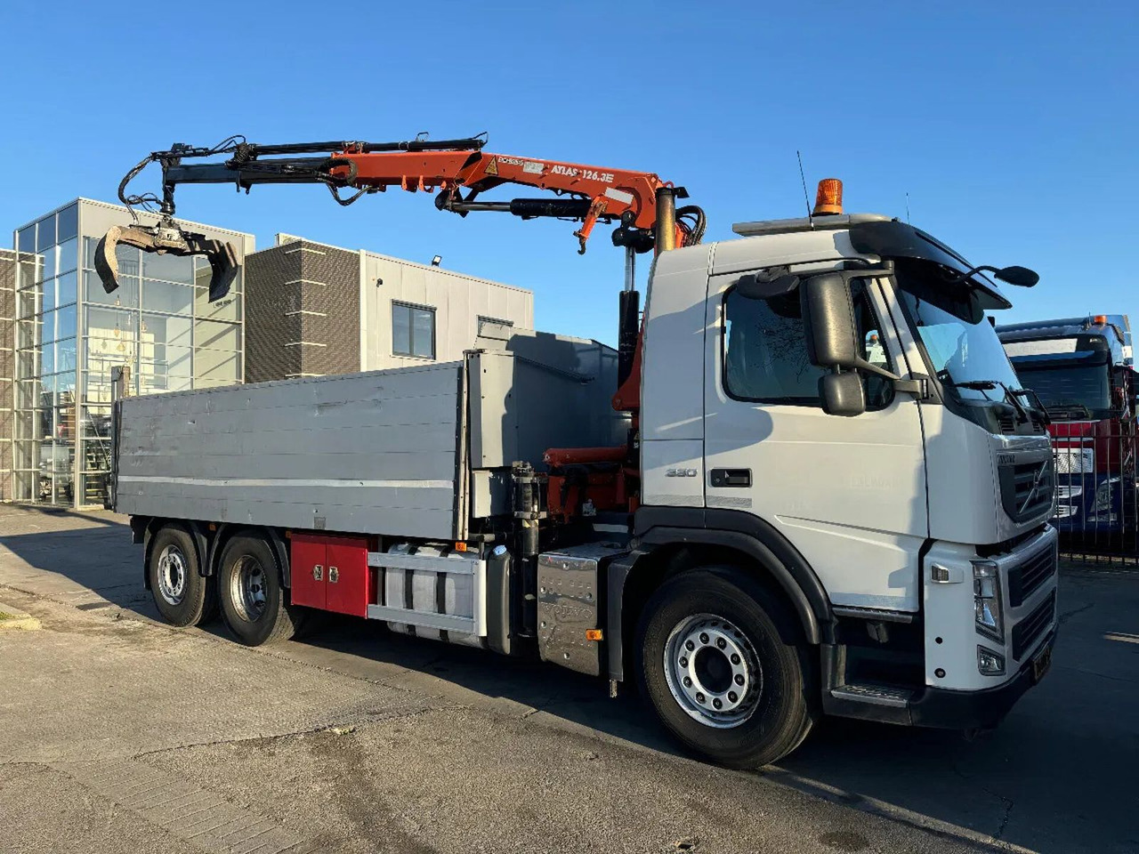 Volvo FM 330 6X2 - EURO 5 + ATLAS 126.3E A2 + REMOTE + - شاحنة قلاب, شاحنة كرين: صورة 1 Volvo FM 330 6X2 - EURO 5 + ATLAS 126.3E A2 + REMOTE + - شاحنة قلاب, شاحنة كرين: صورة 1