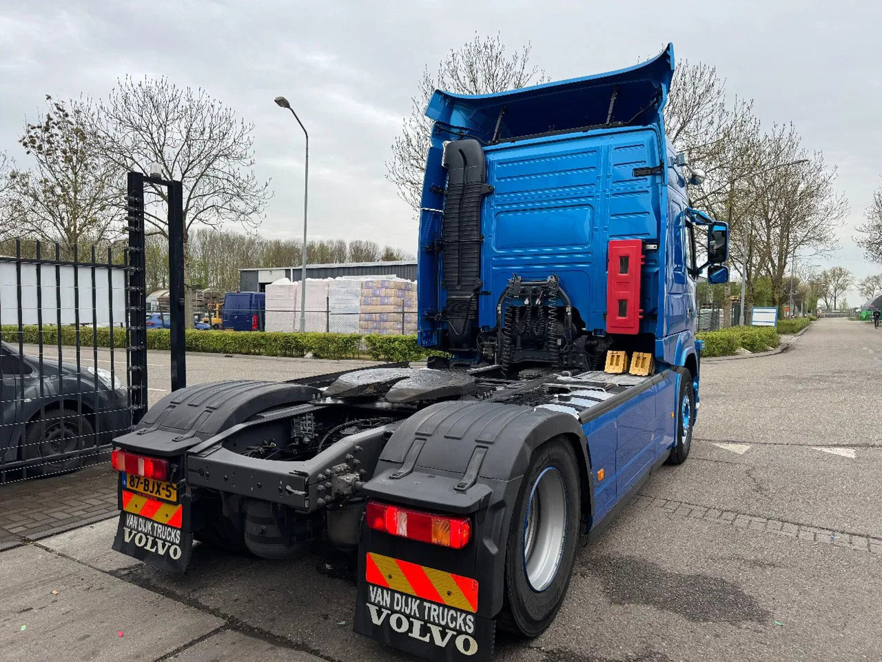 Volvo FM 370 4X2 SPOILERS EURO 6 SKIRTS HOLLAND TRUCK - وحدة جر: صورة 5 Volvo FM 370 4X2 SPOILERS EURO 6 SKIRTS HOLLAND TRUCK - وحدة جر: صورة 5
