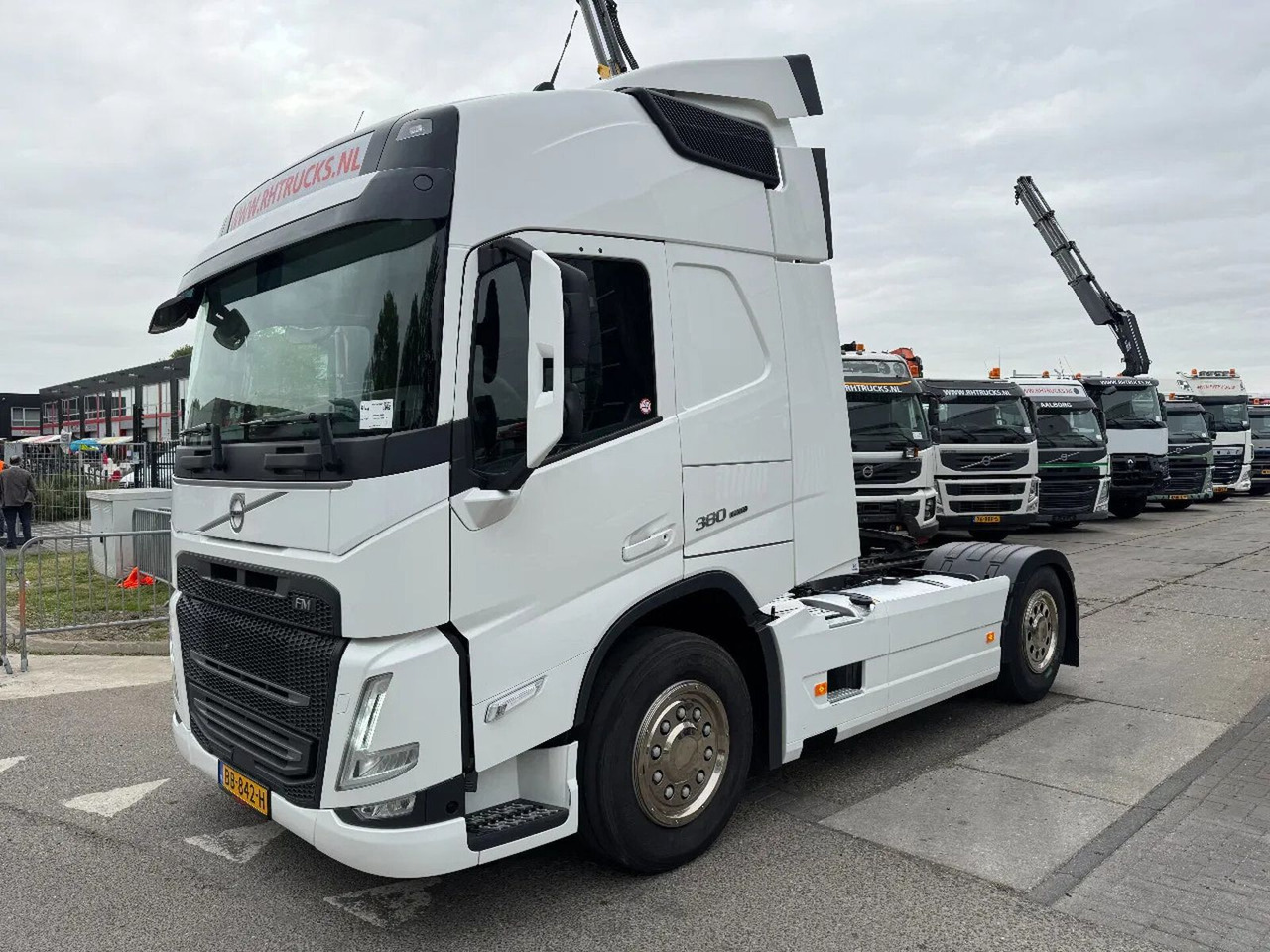Volvo FM 380 4X2 EURO 6 NEW FACE SKIRTS AIRCO SPOILERS - وحدة جر: صورة 1 Volvo FM 380 4X2 EURO 6 NEW FACE SKIRTS AIRCO SPOILERS - وحدة جر: صورة 1