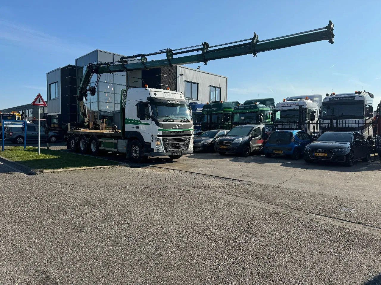 Volvo FM 500 8X4 HIAB 288 + REMOTE CONTROL 5TH + 6TH F Volvo FM 500 8X4 HIAB 288 + REMOTE CONTROL 5TH + 6TH F - شاحنة كرين, شاحنات مسطحة: صورة 3 Volvo FM 500 8X4 HIAB 288 + REMOTE CONTROL 5TH + 6TH F Volvo FM 500 8X4 HIAB 288 + REMOTE CONTROL 5TH + 6TH F - شاحنة كرين, شاحنات مسطحة: صورة 3