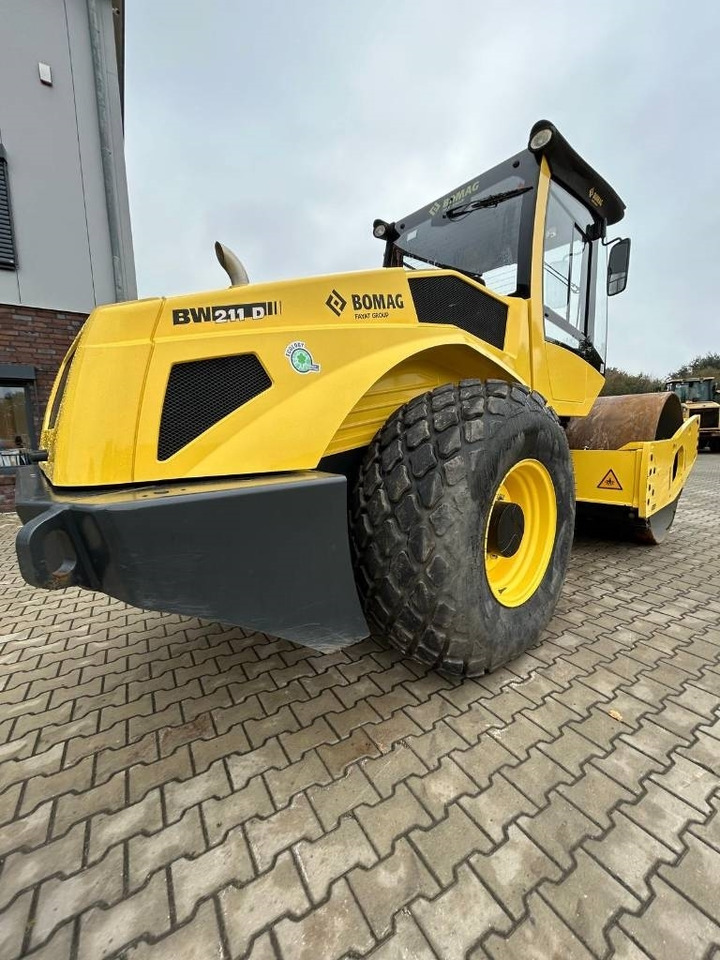 Bomag BW 211 D-5  - مدحلة ضاغطة: صورة 2 Bomag BW 211 D-5  - مدحلة ضاغطة: صورة 2
