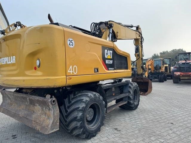 حفارة دولاب CAT M 320 F: صورة 10