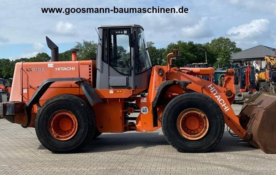Hitachi LX 210 E - اللودر بعجل: صورة 3 Hitachi LX 210 E - اللودر بعجل: صورة 3