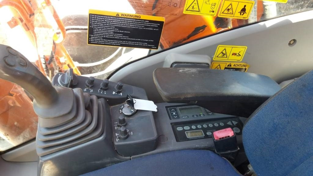 Hitachi ZX 210 LC - حفار زحاف: صورة 5 Hitachi ZX 210 LC - حفار زحاف: صورة 5