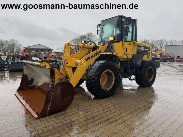 KOMATSU WA 200 - اللودر بعجل: صورة 1 KOMATSU WA 200 - اللودر بعجل: صورة 1