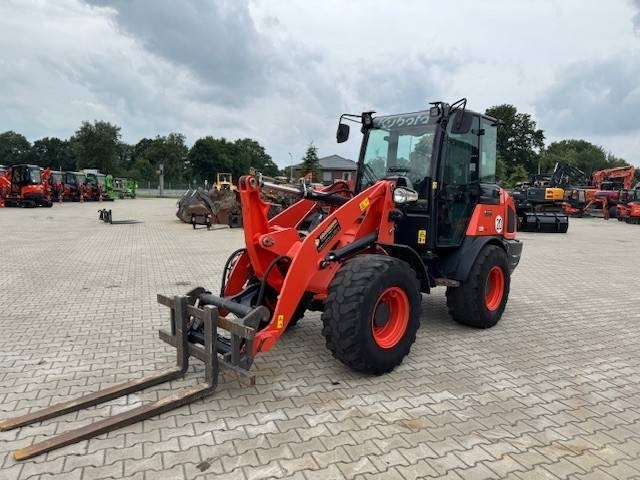 KUBOTA R090 - اللودر بعجل: صورة 3 KUBOTA R090 - اللودر بعجل: صورة 3