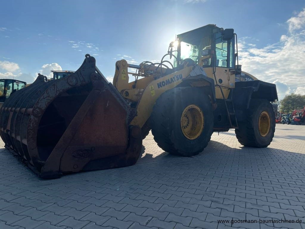 Komatsu WA 320 mit Greifschaufel + Schnellwechsler - اللودر بعجل: صورة 3 Komatsu WA 320 mit Greifschaufel + Schnellwechsler - اللودر بعجل: صورة 3