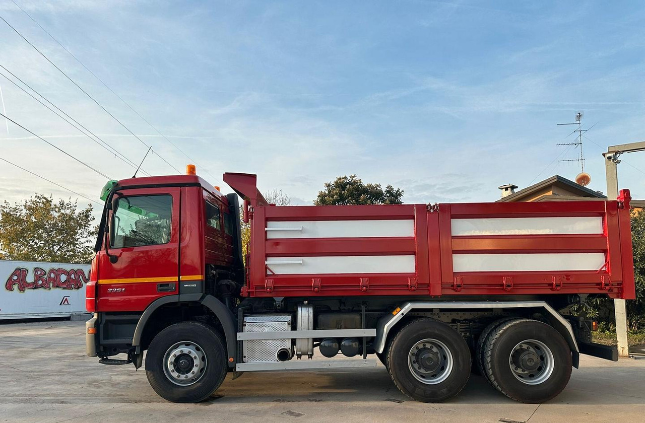 Mercedes Actros 3 assi 33 51 euro 5 - شاحنات مسطحة: صورة 2 Mercedes Actros 3 assi 33 51 euro 5 - شاحنات مسطحة: صورة 2