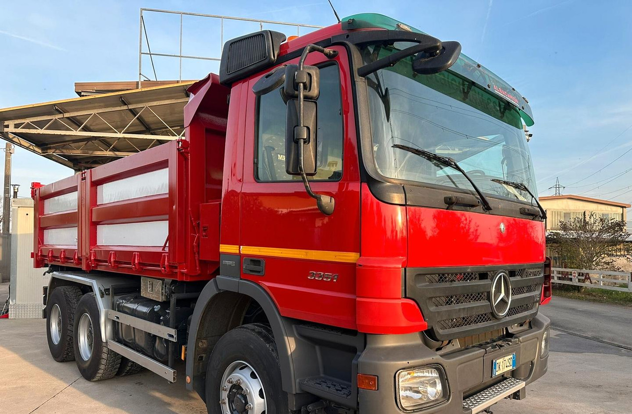 Mercedes Actros 3 assi 33 51 euro 5 - شاحنات مسطحة: صورة 1 Mercedes Actros 3 assi 33 51 euro 5 - شاحنات مسطحة: صورة 1