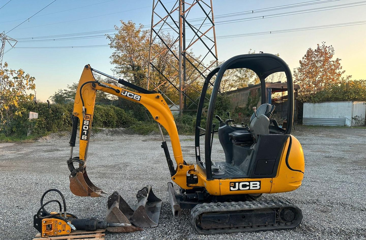 Mini escavatore Jcb 18 quintali - حفارة مُصَّغرة: صورة 1 Mini escavatore Jcb 18 quintali - حفارة مُصَّغرة: صورة 1