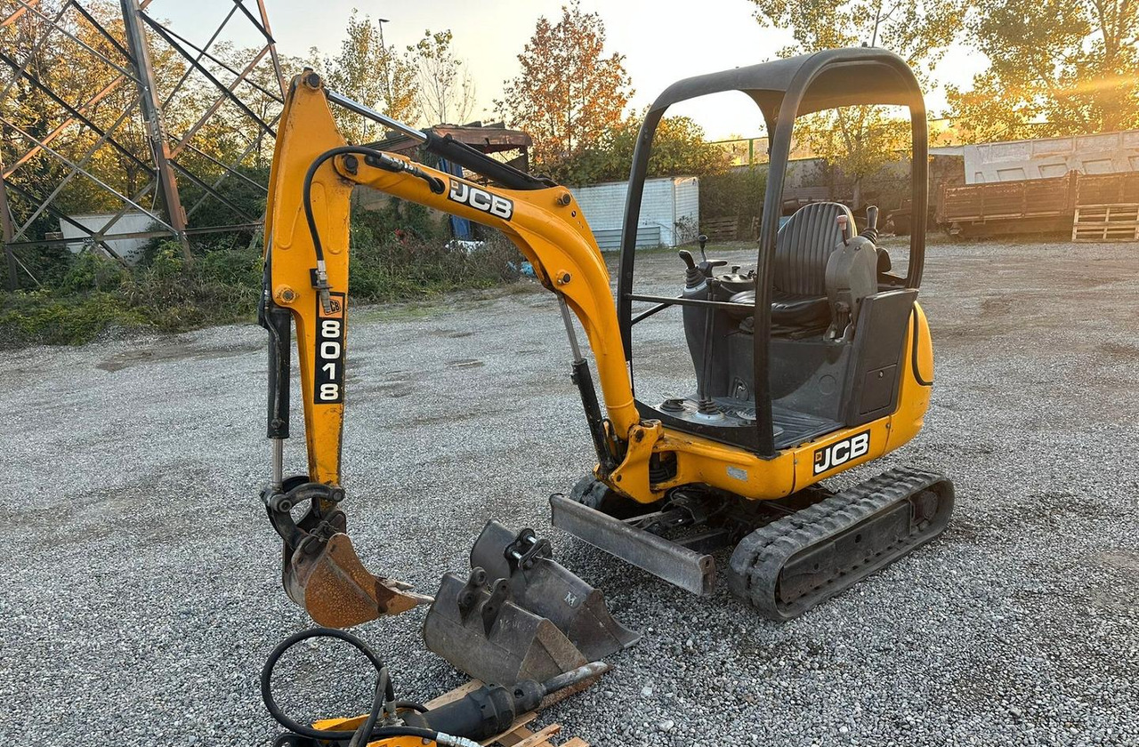 Mini escavatore Jcb 18 quintali - حفارة مُصَّغرة: صورة 2 Mini escavatore Jcb 18 quintali - حفارة مُصَّغرة: صورة 2