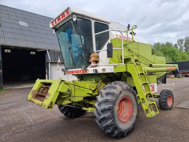Claas Dominator 68s - حصادة موحَّدة: صورة 1 Claas Dominator 68s - حصادة موحَّدة: صورة 1