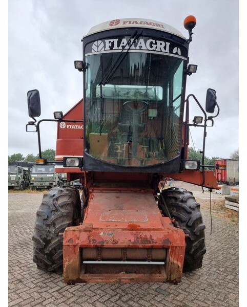 Laverda 3550 R - حصادة موحَّدة: صورة 2 Laverda 3550 R - حصادة موحَّدة: صورة 2