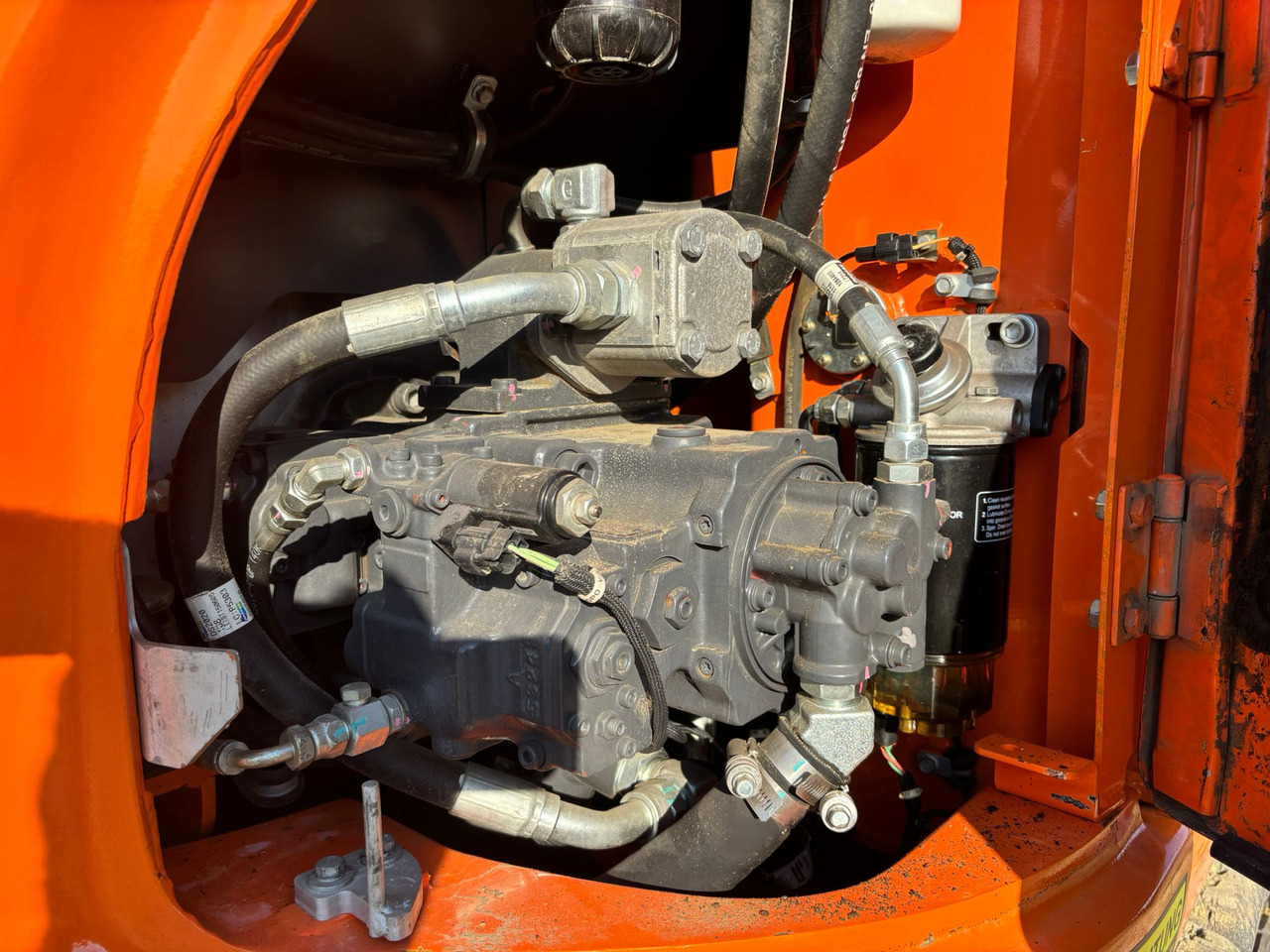 حفار زحاف DOOSAN DX 140 LCR-3: صورة 9
