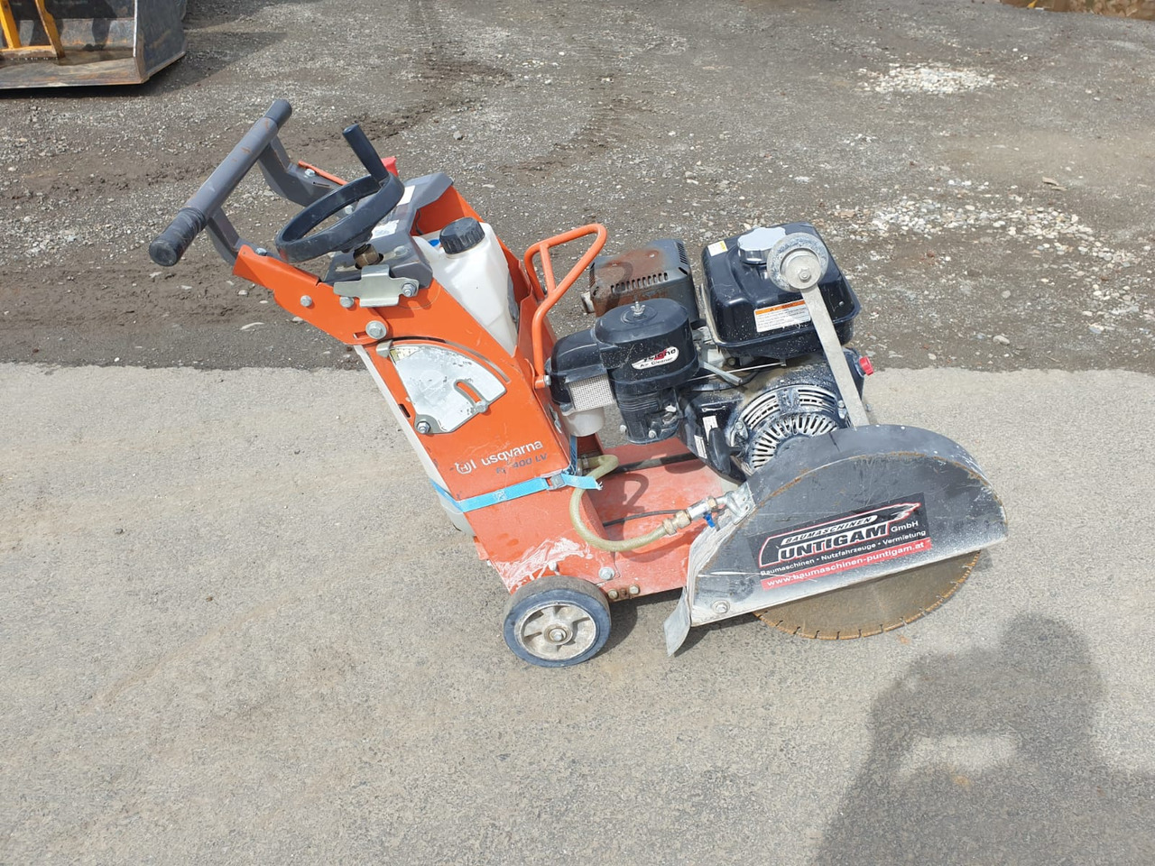 HUSQVARNA FS 400 LV - معدات البناء: صورة 1 HUSQVARNA FS 400 LV - معدات البناء: صورة 1