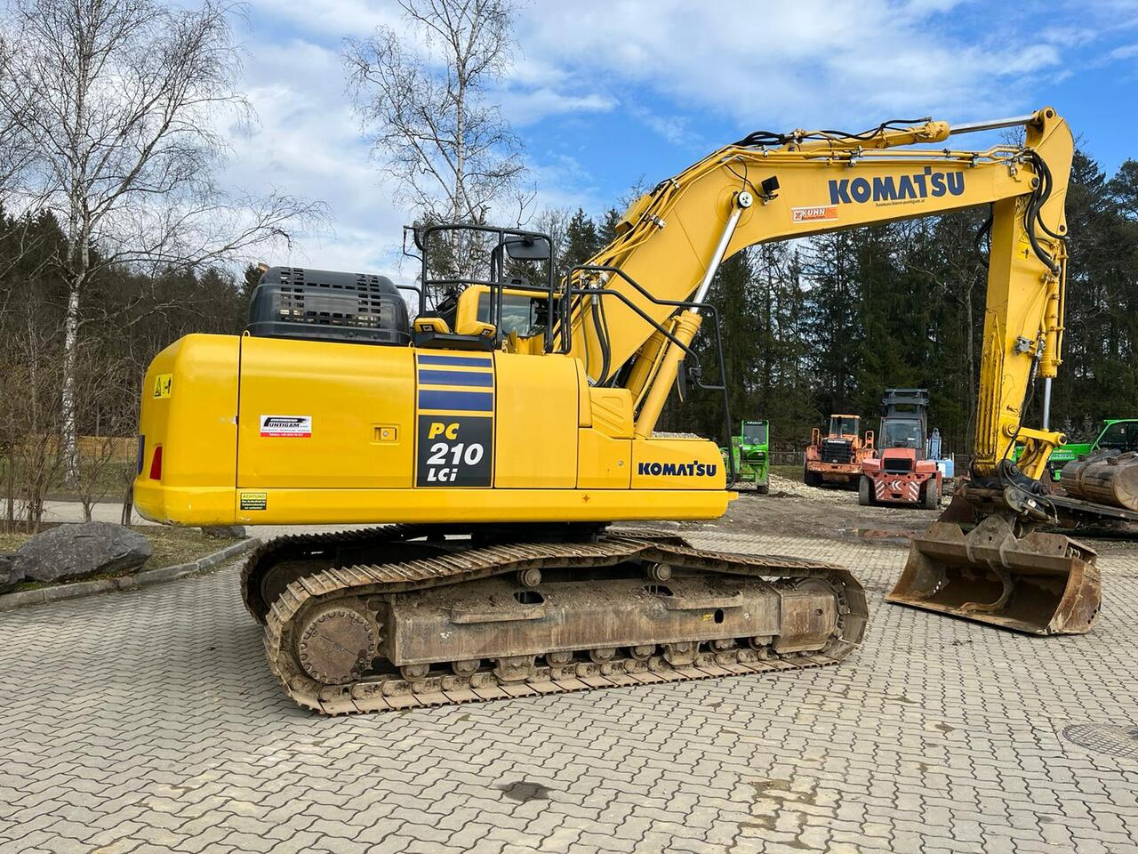 KOMATSU PC 210 LCI-11 - حفار زحاف: صورة 2 KOMATSU PC 210 LCI-11 - حفار زحاف: صورة 2