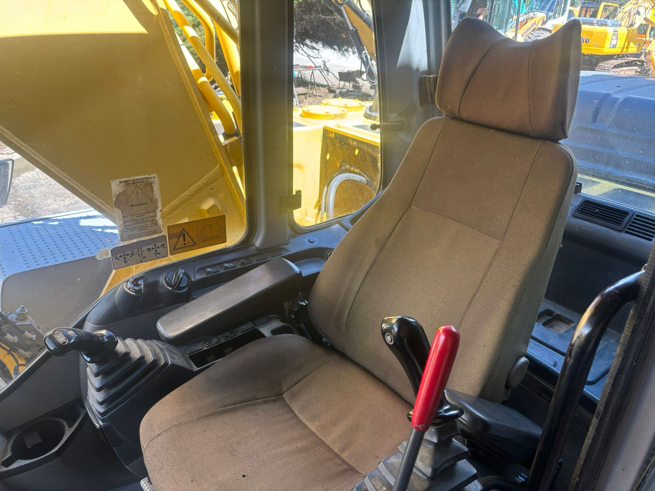 حفار زحاف NEW HOLLAND Kobelco E 215 B: صورة 11 حفار زحاف NEW HOLLAND Kobelco E 215 B: صورة 11