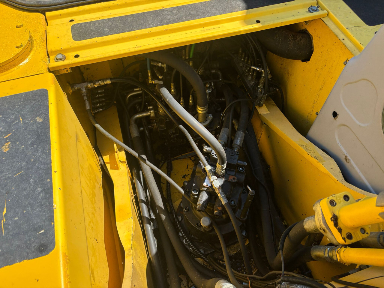 حفار زحاف NEW HOLLAND Kobelco E 215 B: صورة 7 حفار زحاف NEW HOLLAND Kobelco E 215 B: صورة 7