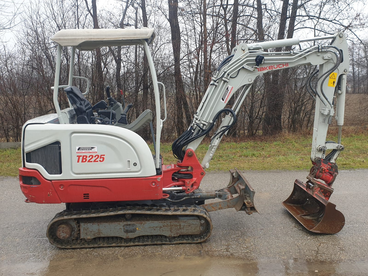 TAKEUCHI TB 225 - حفارة مُصَّغرة: صورة 2 TAKEUCHI TB 225 - حفارة مُصَّغرة: صورة 2