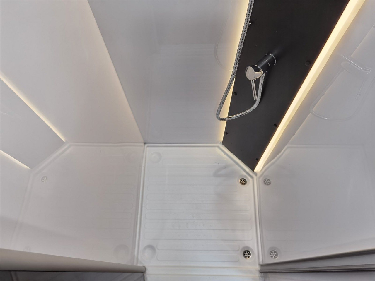 موتر هوم شبه متكامل Chausson 630 TITANIUM / - 2026 - / EINZEL. - HUBBETTEN: صورة 25