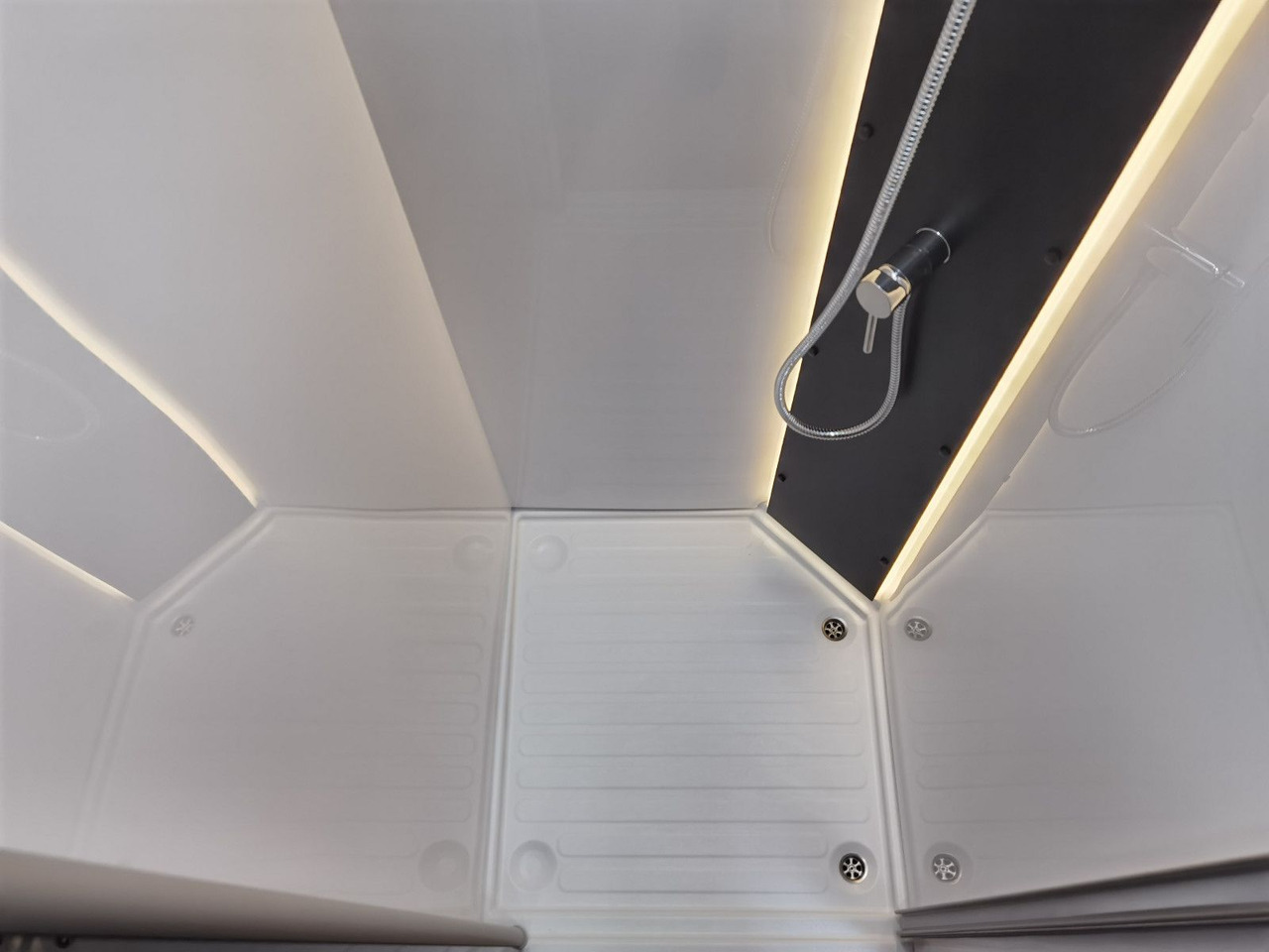 Chausson 640 TITANIUM / -2026- / XXL - HUBBETT & RAUMBAD Chausson 640 TITANIUM / -2026- / XXL - HUBBETT & RAUMBAD: صورة 17