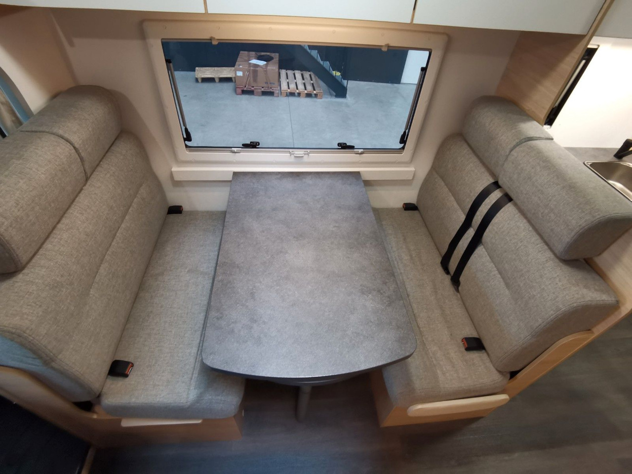 موتر هوم سقف عالي Chausson C 656 FIRST LINE /-2025- / 140PS / ETAGENBETTEN: صورة 19