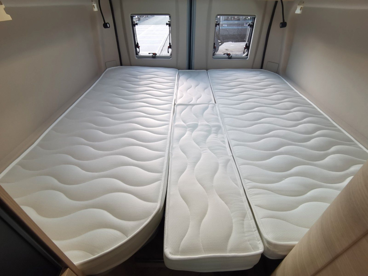 كرفان فان Chausson V697 SPORT LINE / 8G - AUTOMATIK / EINZELBETTEN: صورة 17