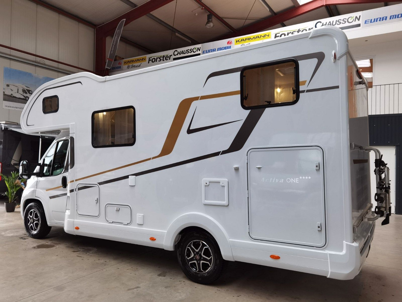 Eura Mobil ACTIVA ONE 690 HB / 180PS-40H MAXI/ PANORAMADACH - موتر هوم سقف عالي: صورة 5 Eura Mobil ACTIVA ONE 690 HB / 180PS-40H MAXI/ PANORAMADACH - موتر هوم سقف عالي: صورة 5