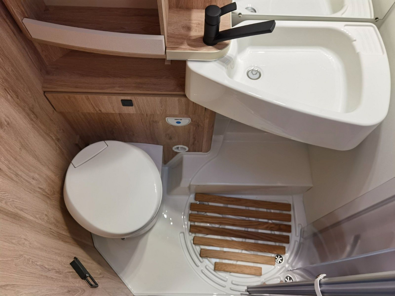 موتر هوم شبه متكامل Eura Mobil PROFILA T 695 EB / MODELL 2026 / EINZELBETTEN: صورة 22